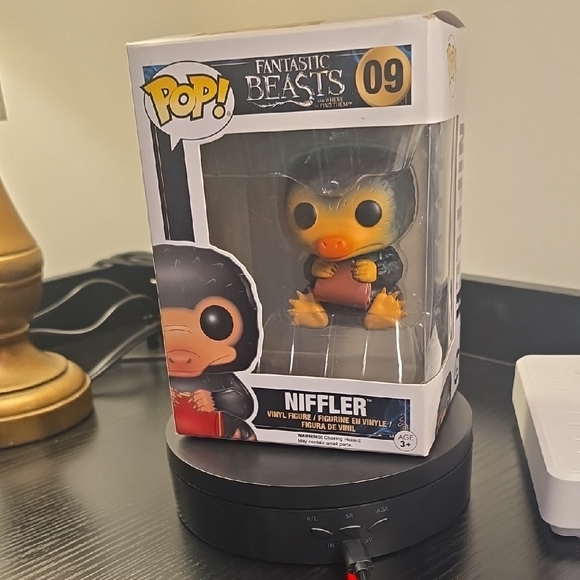 Fantastic Beasts Niffler Collectible Figure - Picture 1 of 5